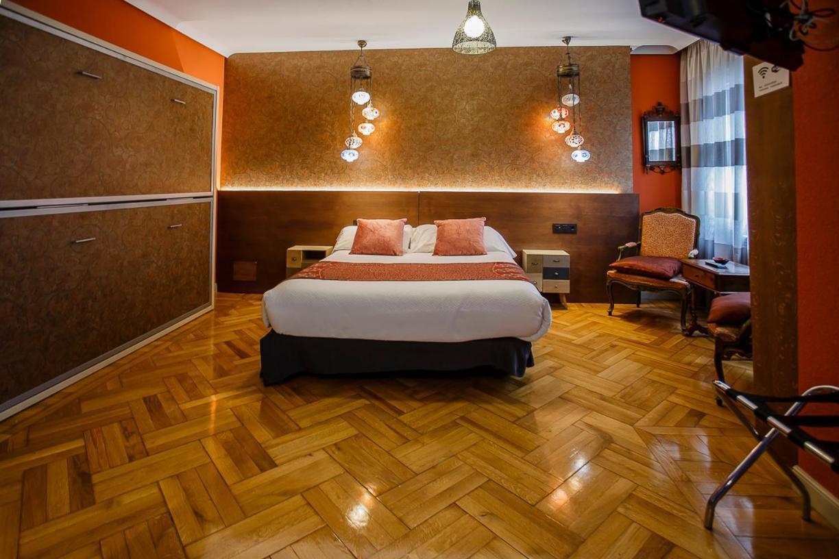 Hostal Rodas Pampeluna Zewnętrze zdjęcie