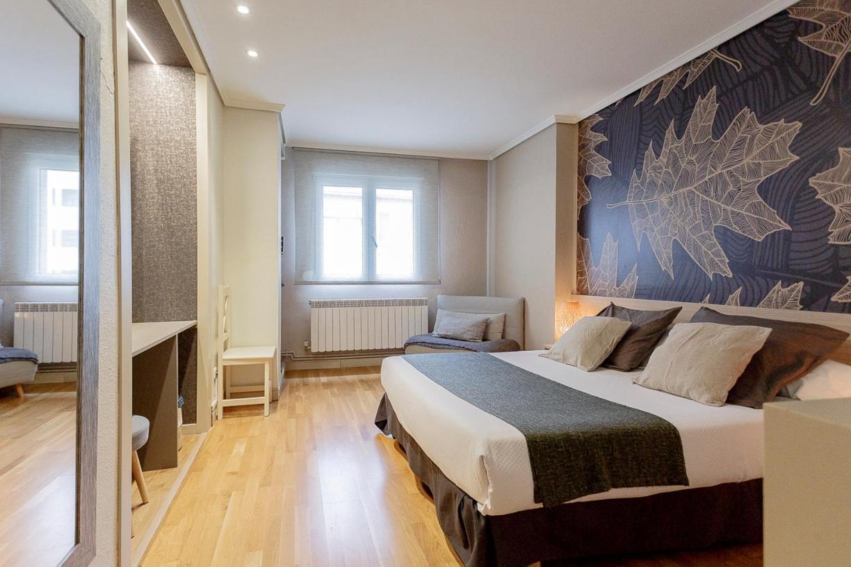 Hostal Rodas Pampeluna Zewnętrze zdjęcie