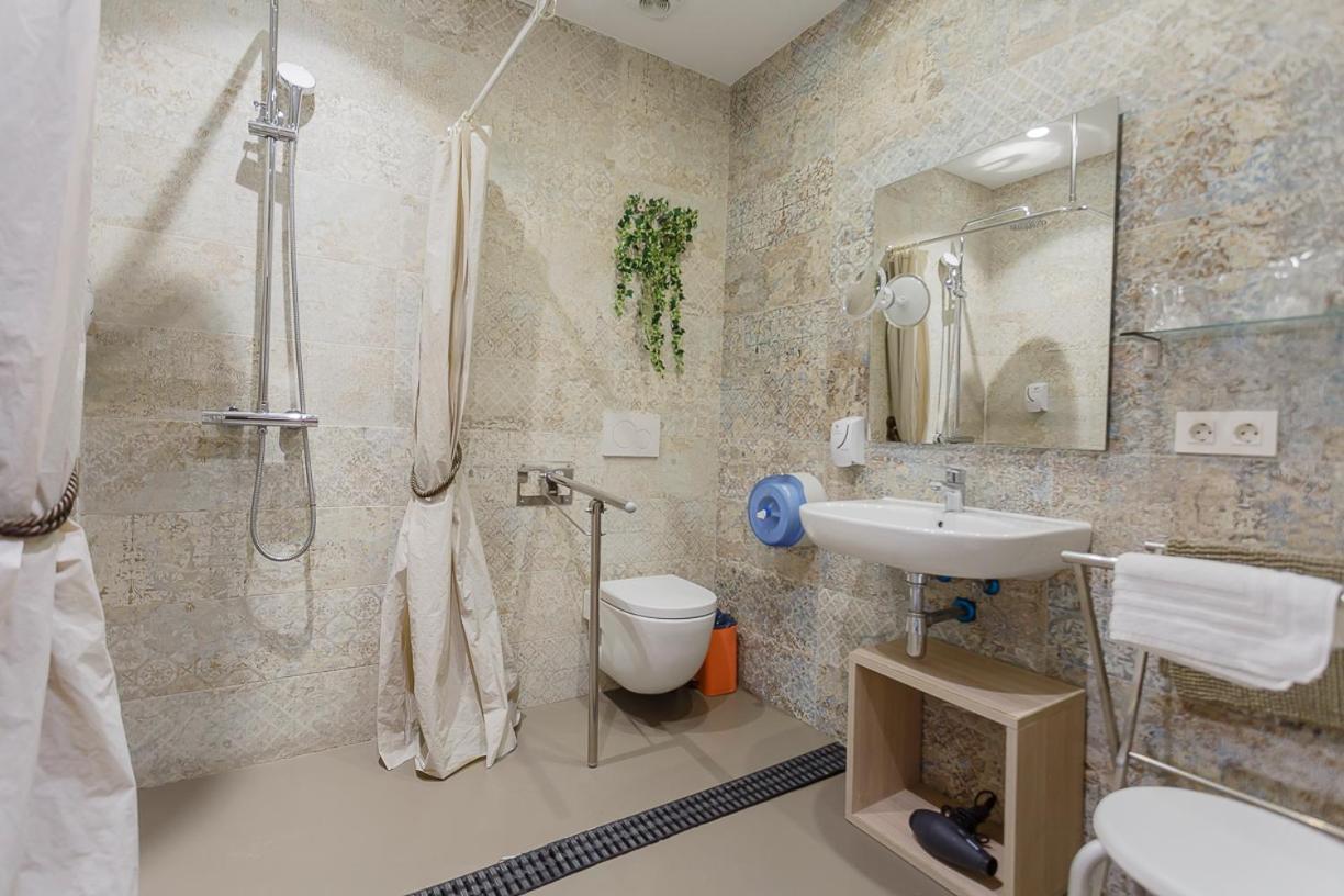 Hostal Rodas Pampeluna Zewnętrze zdjęcie