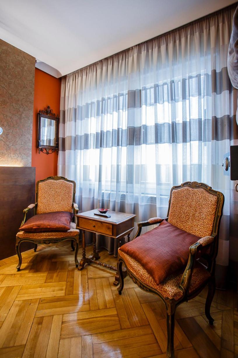 Hostal Rodas Pampeluna Zewnętrze zdjęcie