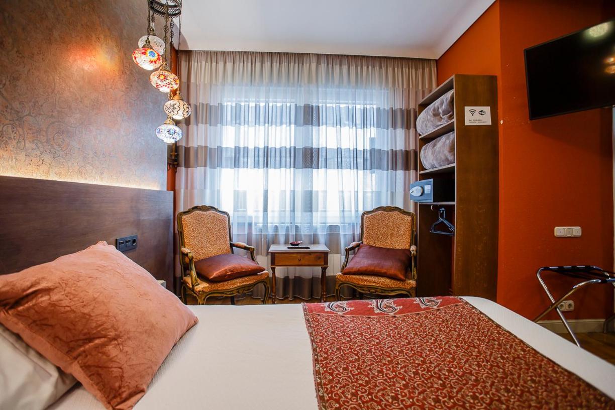 Hostal Rodas Pampeluna Zewnętrze zdjęcie