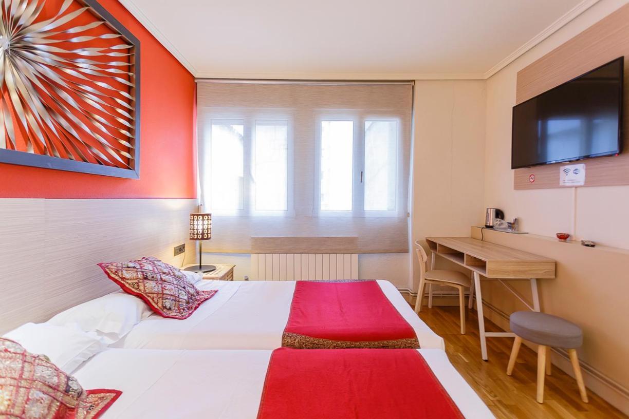 Hostal Rodas Pampeluna Zewnętrze zdjęcie