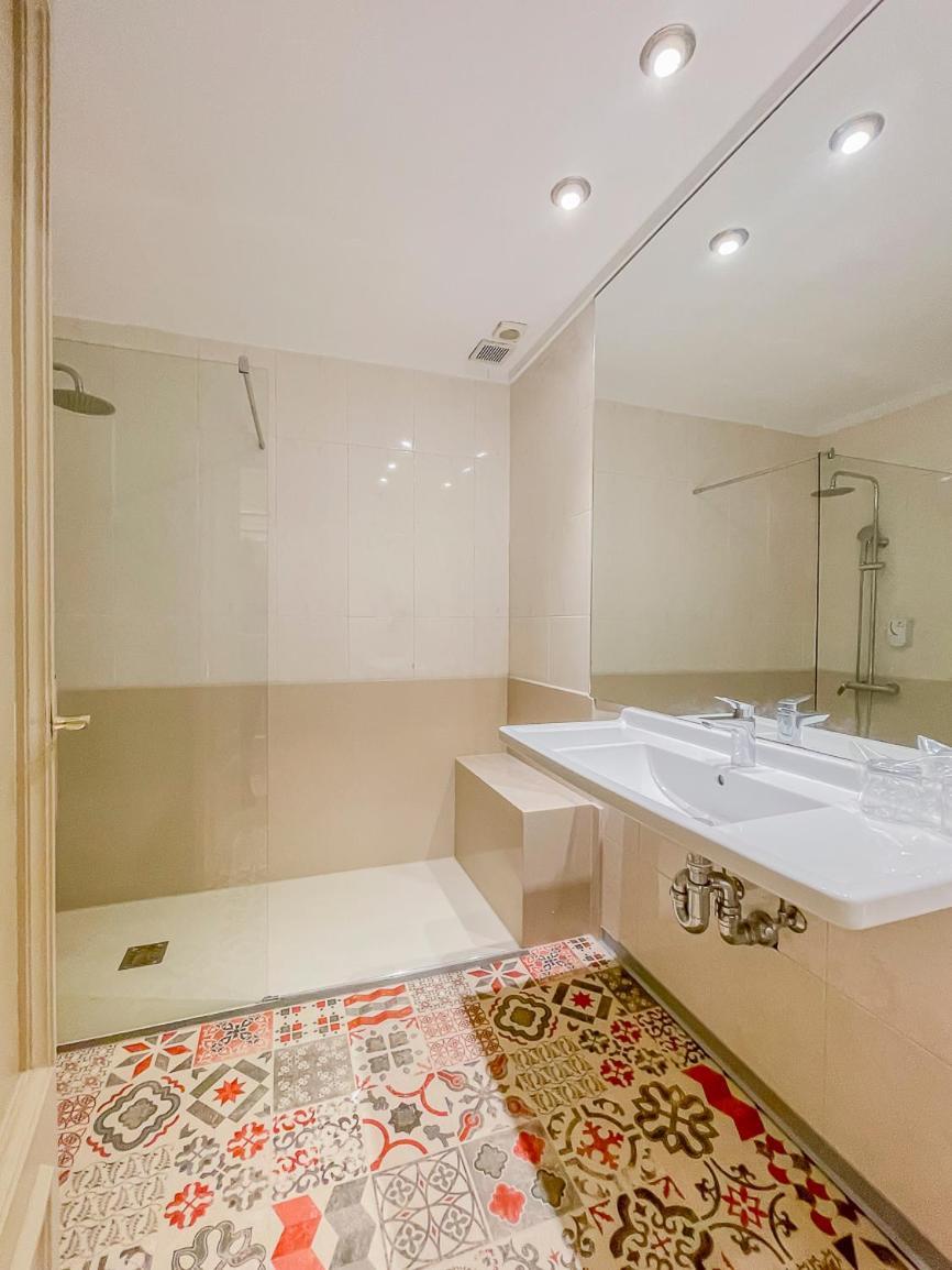 Hostal Rodas Pampeluna Zewnętrze zdjęcie