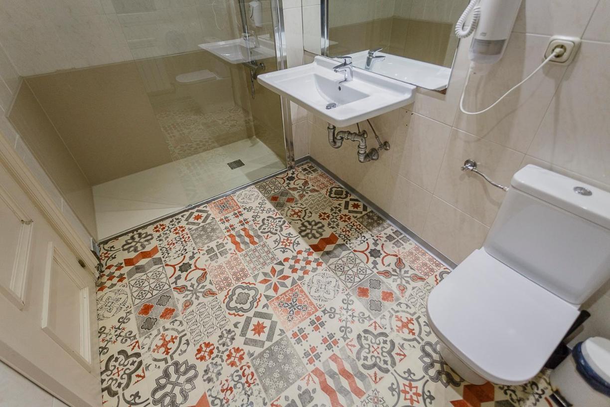 Hostal Rodas Pampeluna Zewnętrze zdjęcie