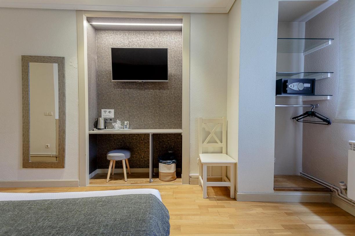 Hostal Rodas Pampeluna Zewnętrze zdjęcie