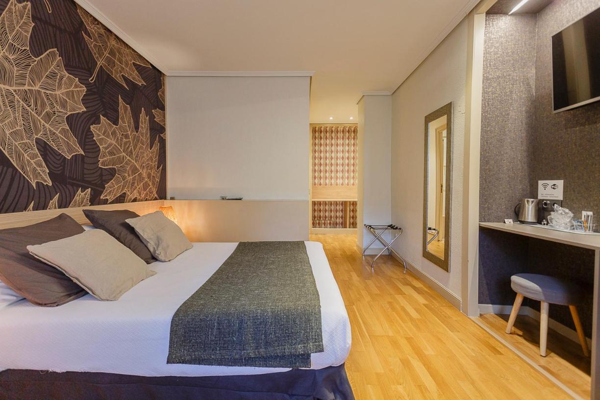 Hostal Rodas Pampeluna Zewnętrze zdjęcie