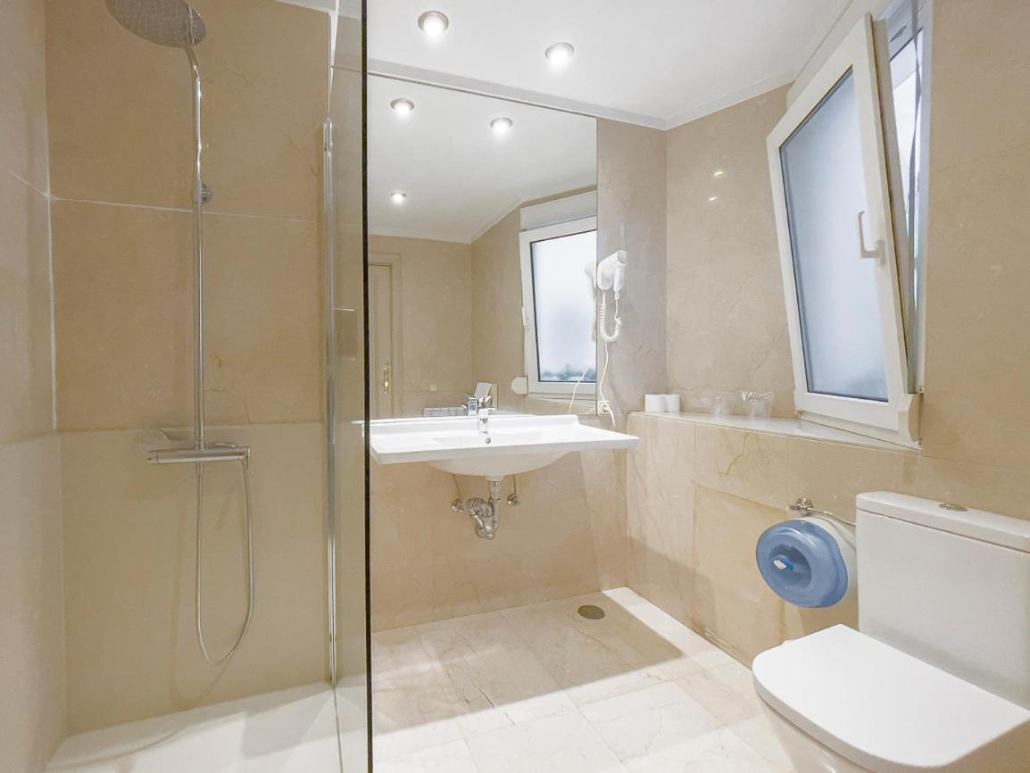 Hostal Rodas Pampeluna Zewnętrze zdjęcie
