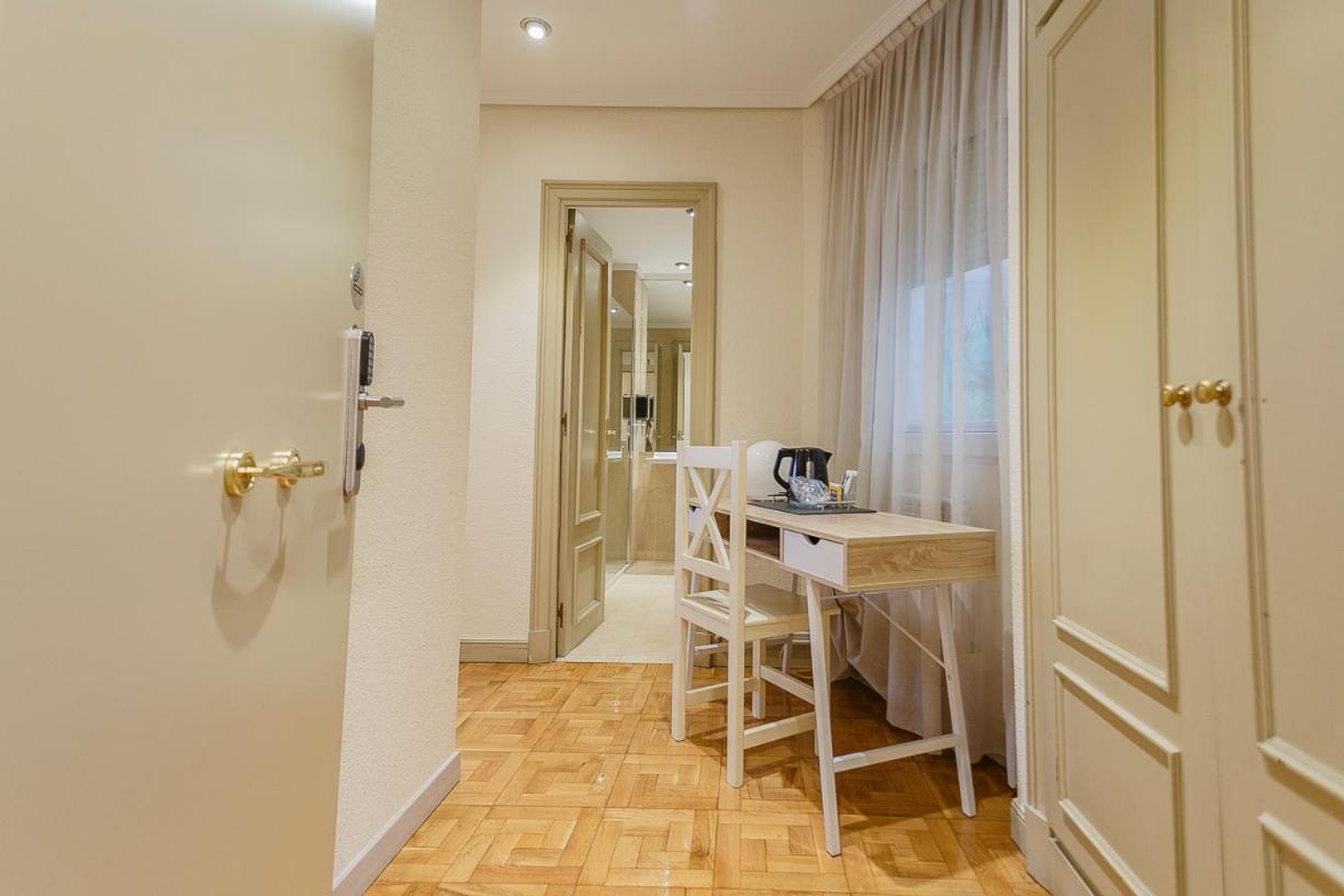 Hostal Rodas Pampeluna Zewnętrze zdjęcie