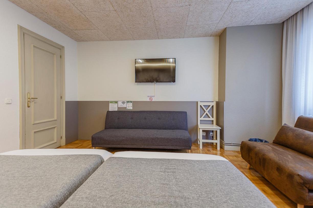 Hostal Rodas Pampeluna Zewnętrze zdjęcie